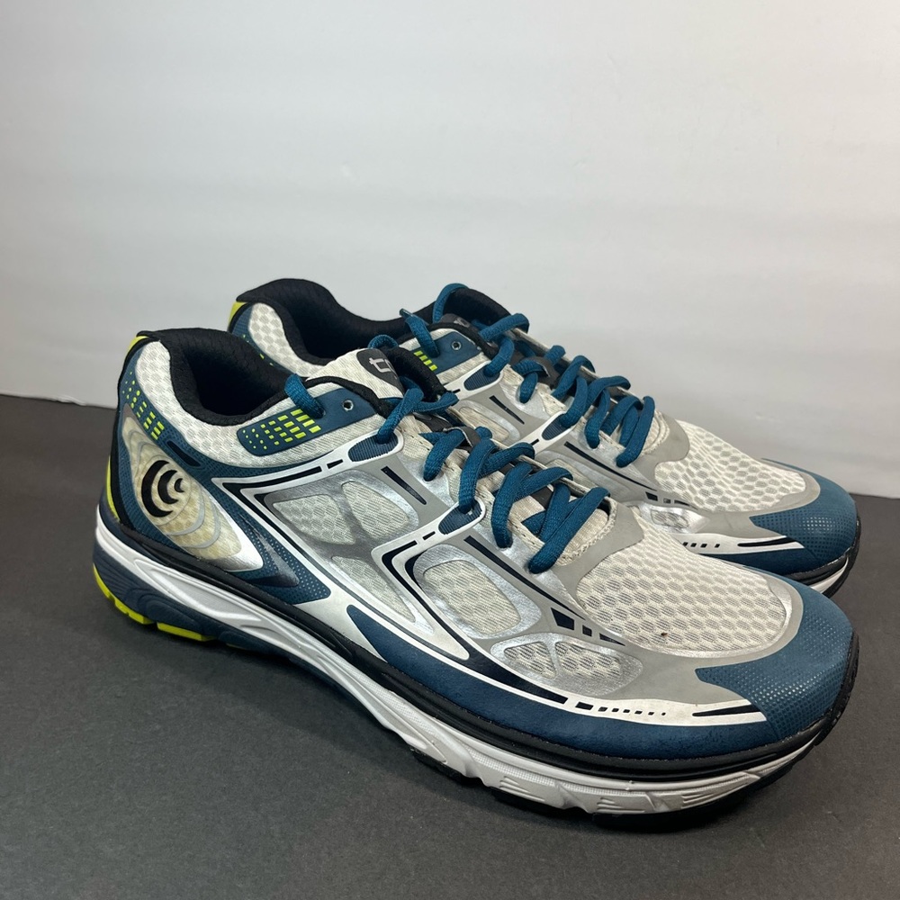 Topo Athletic shoes mens sz 9.5